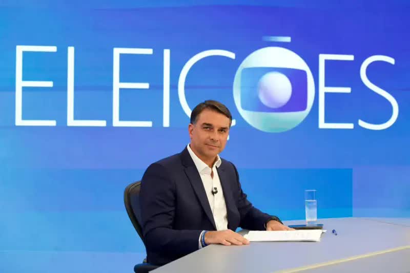 Flávio Bolsonaro responde sobre Vorcaro e anuncia nome para a Saúde