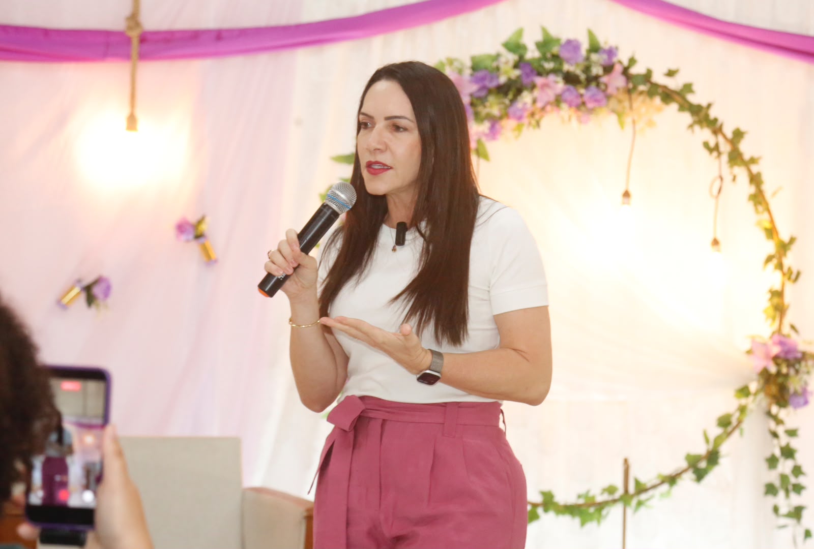 Danielle Garcia participa de encontro alusivo ao Agosto Lilás e destaca corrente de apoio às mulheres
