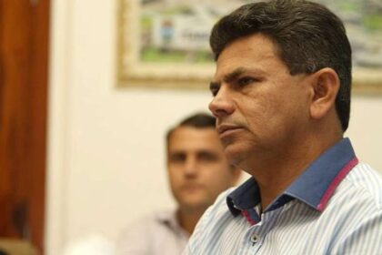 Valmir de Francisquinho tenta censurar pesquisa eleitoral pela quinta vez