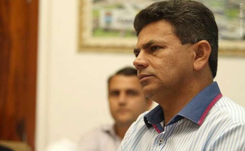 Valmir de Francisquinho tenta censurar pesquisa eleitoral pela quinta vez