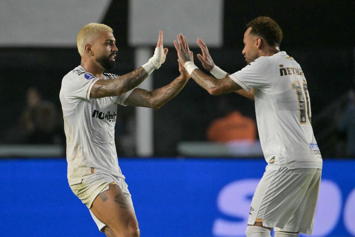 Gabigol faz história: gol de número 100 pelo Santos sai com passe açucarado de Neymar