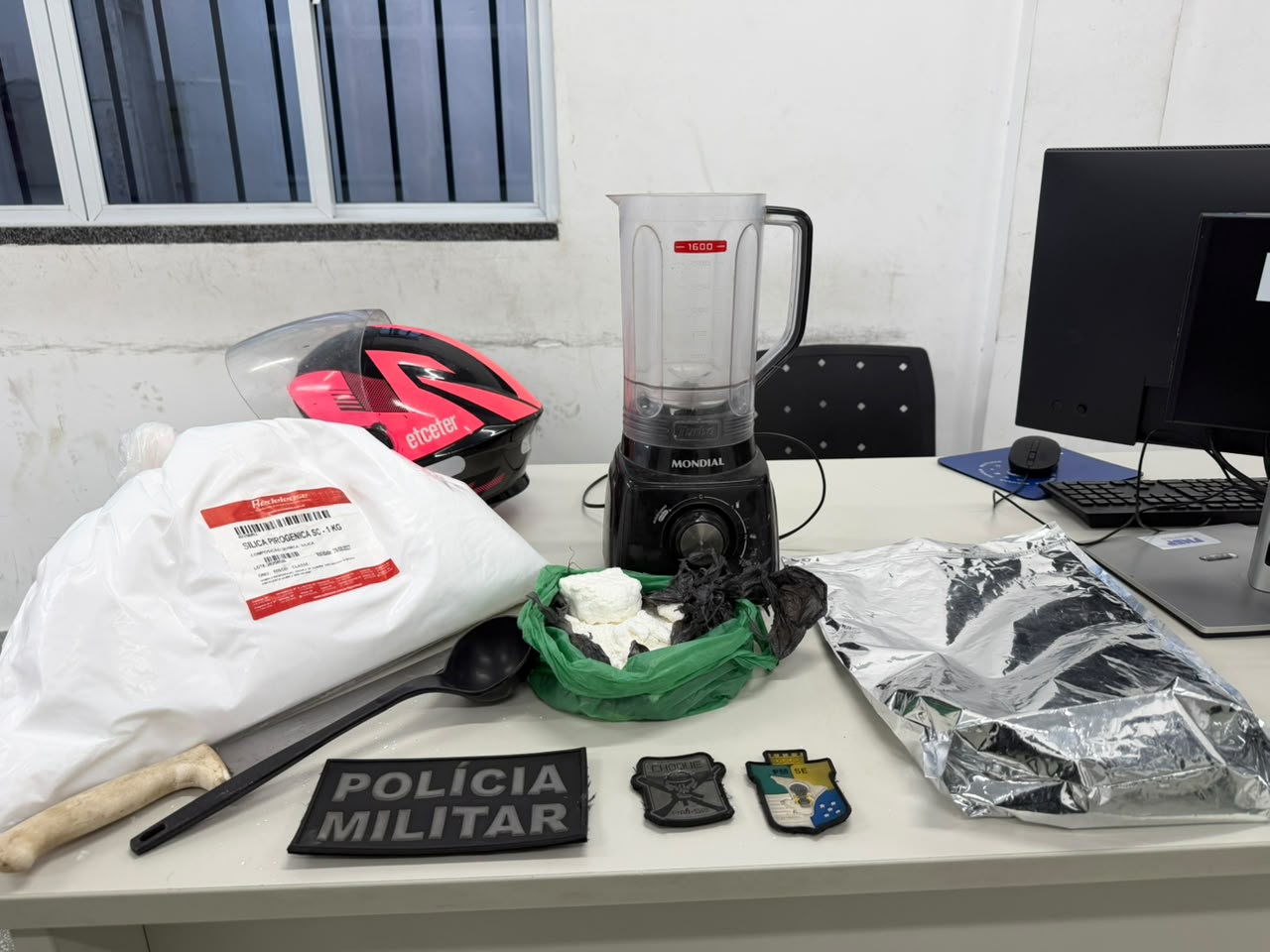 PM prende homem com 473 g de cocaína após colisão em Aracaju