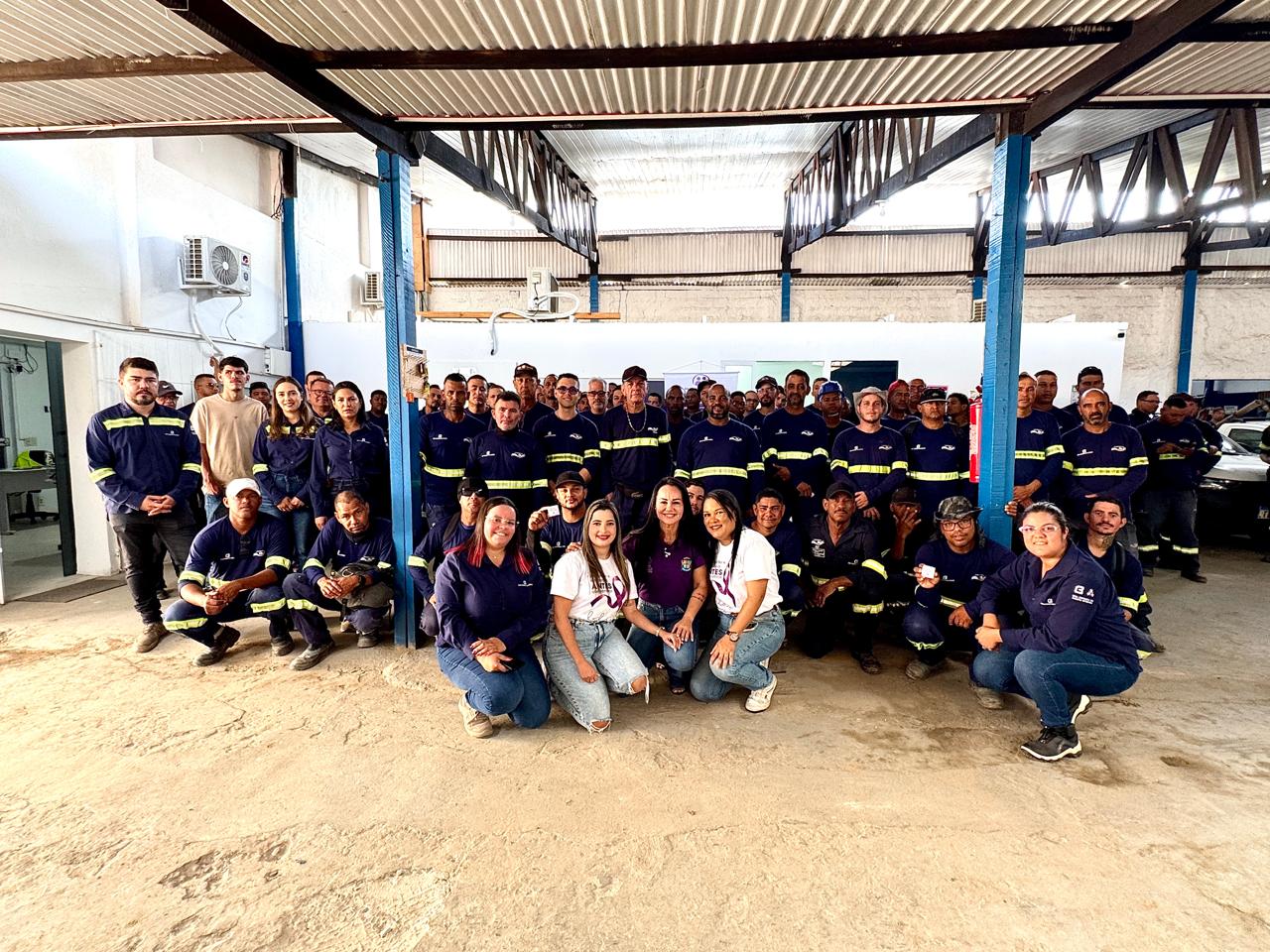 Prefeitura de Aracaju encerra Agosto Lilás com ação em empresa