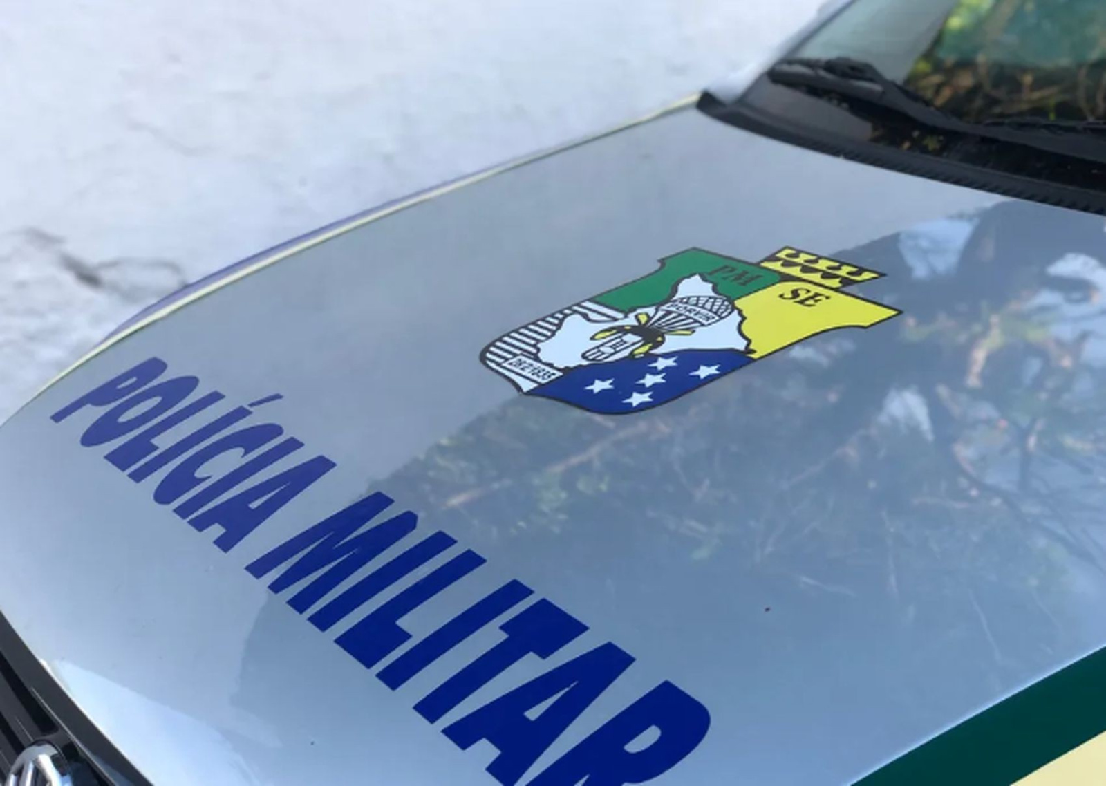 Trio armado invade casa e atira contra casal durante assalto em Poço Verde