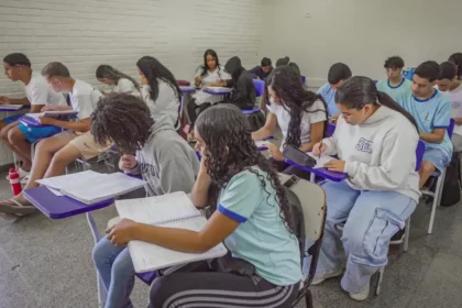 Brasil melhora desempenho escolar no longo prazo, mas patamar é baixo