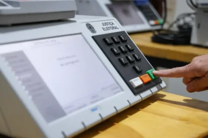 Justiça Eleitoral garante transporte e urnas adaptadas para PCD