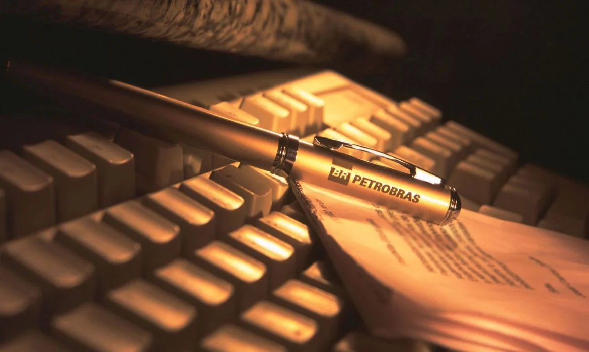 Petrobras fecha acordo de cooperação na área de petróleo em Moçambique