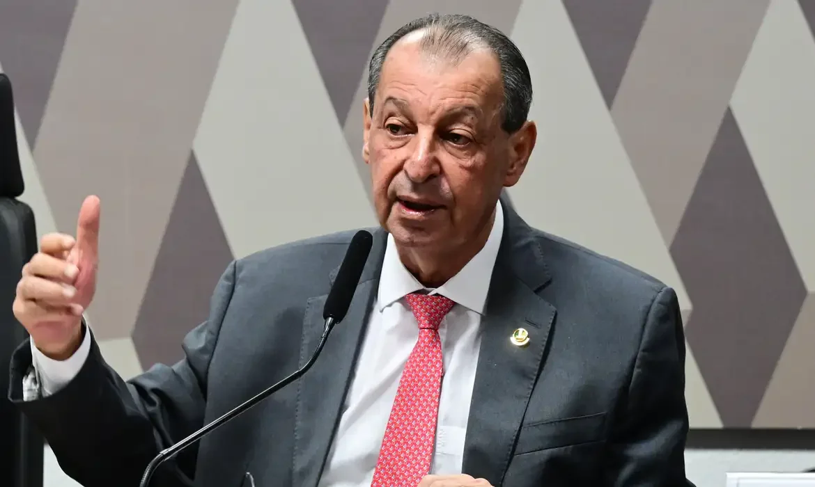 Relator da CCJ rejeita emendas da oposição que buscavam manter 6×1