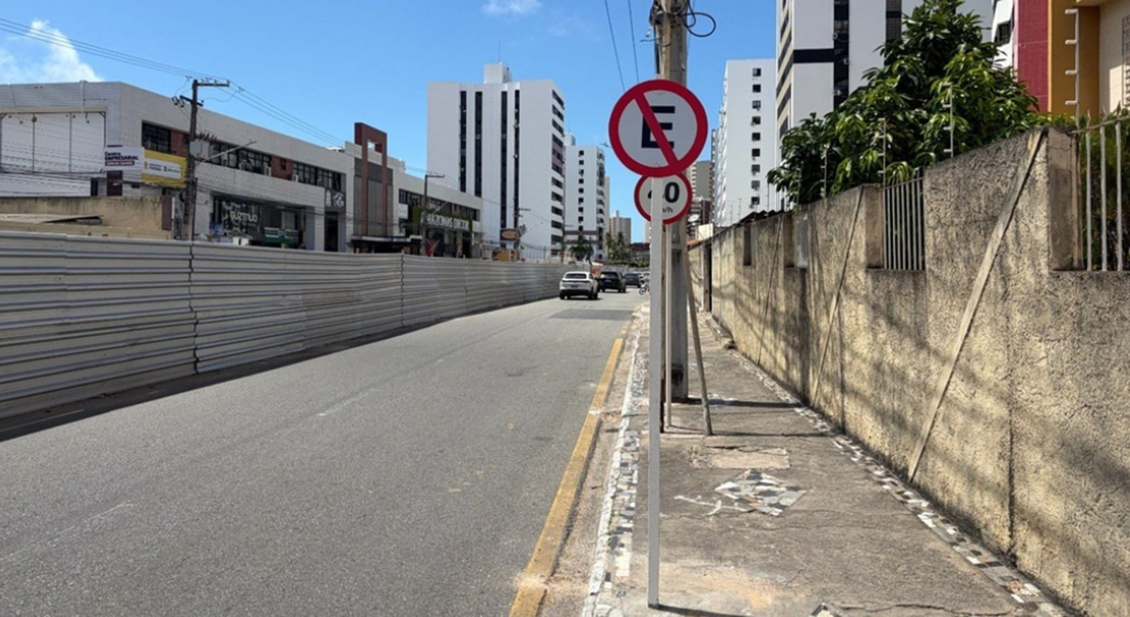 Aracaju proíbe estacionamento na Avenida Sílvio Teixeira; tráfego terá redução