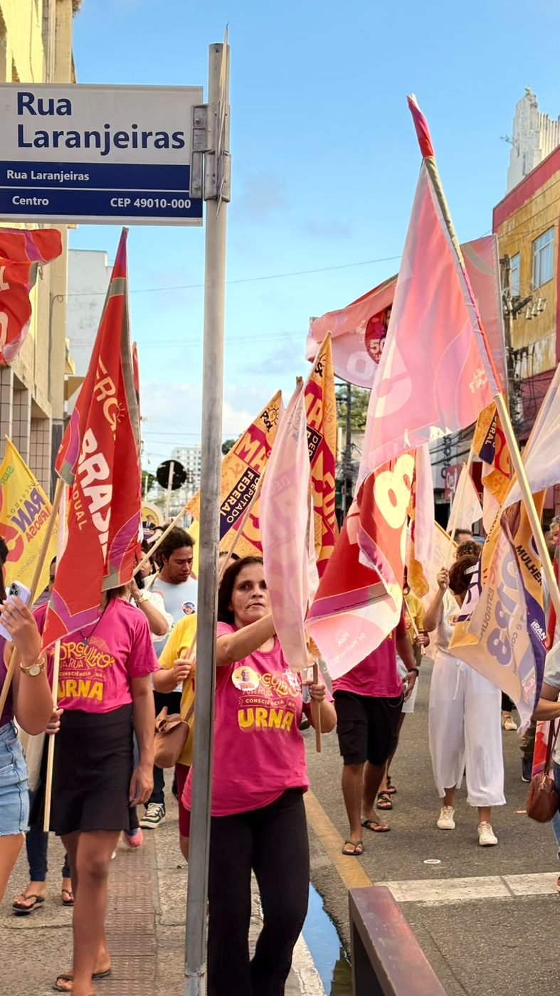 Bandeiras da campanha na Rua Laranjeiras, no Centro de Aracaju
