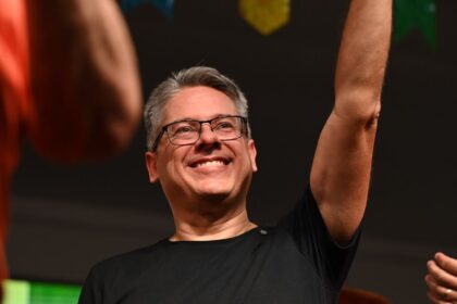Delegado Alessandro lidera disputa ao Senado com 24,9%, diz Instituto França