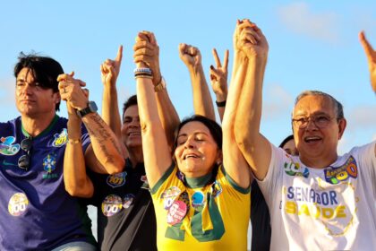 Eduardo Amorim faz caminhada de quatro horas pelo Complexo do Santa Maria
