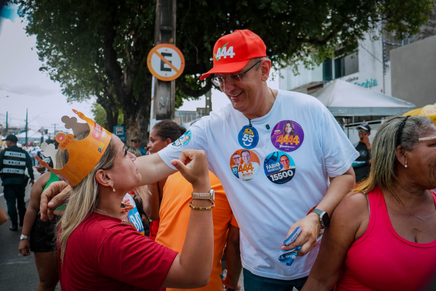 Fábio Henrique intensifica campanha nas ruas da Grande Aracaju no feriado