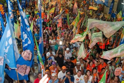 Fábio faz caminhadas em Estância e Arauá ao lado de André Moura e Rogério Carvalho