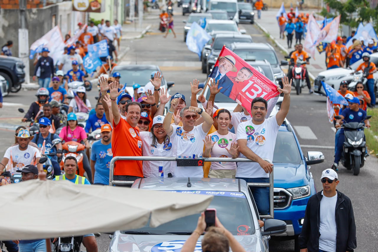 Fábio caminha pelo Marivan e pelo 17 de Março e lista obras em Aracaju