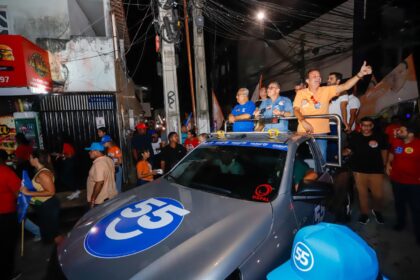 Minicarreata leva Fábio Mitidieri às ruas da Coroa do Meio, em Aracaju