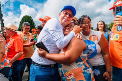 O governador Fábio Mitidieri durante agenda de campanha
