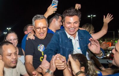 “Estamos de volta”, diz Eduardo Amorim ao desembarcar em Aracaju