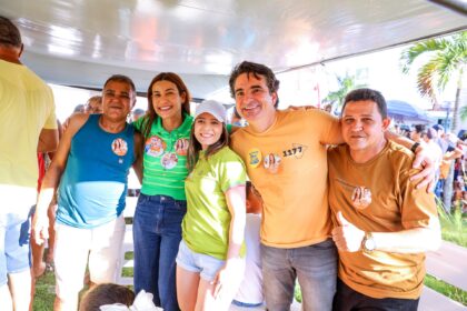 Gustinho e Hilda Ribeiro prestigiam desfile de 7 de Setembro em Lagarto