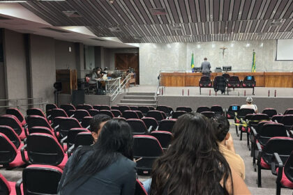Júri retoma julgamento de quatro acusados pela morte de comerciante
