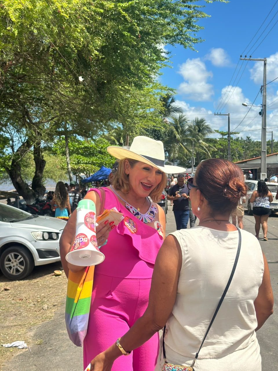 Conversa com moradora durante a agenda no litoral