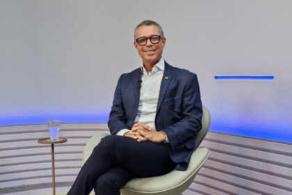 Mitidieri reconhece falhas no abastecimento e apresenta plano do VLT