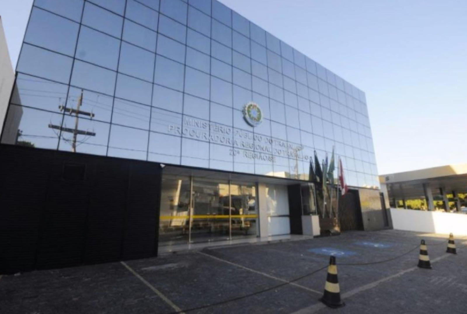 MPT aciona G. Barbosa por riscos estruturais em depósito de Itabaiana