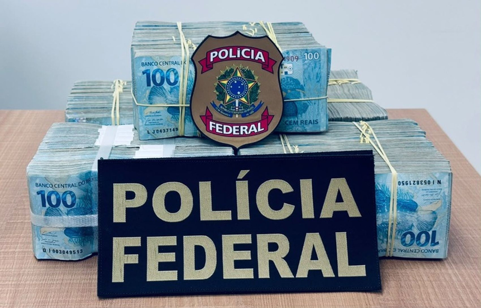 PF prende empresário e representante por saque de R$ 500 mil