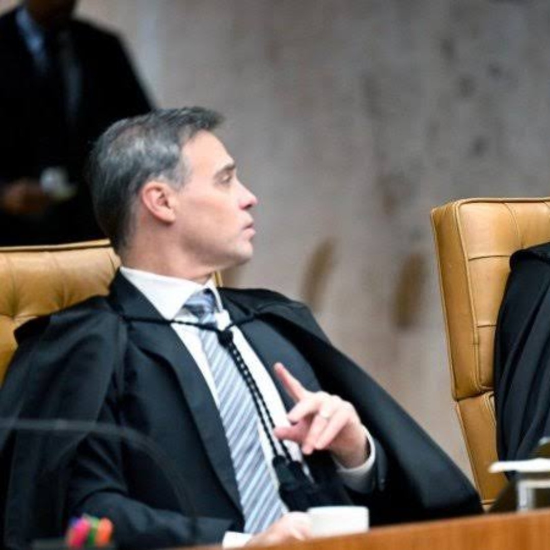 Placar de 4 a 3 mantém os casos separados, mas julgamento fica suspenso