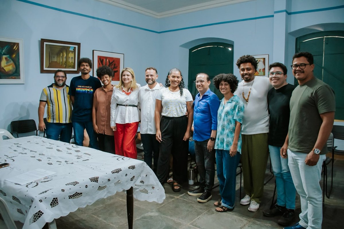 Mediadores culturais credenciados pelo Chamamento Público nº 19/2026 na abertura da programação