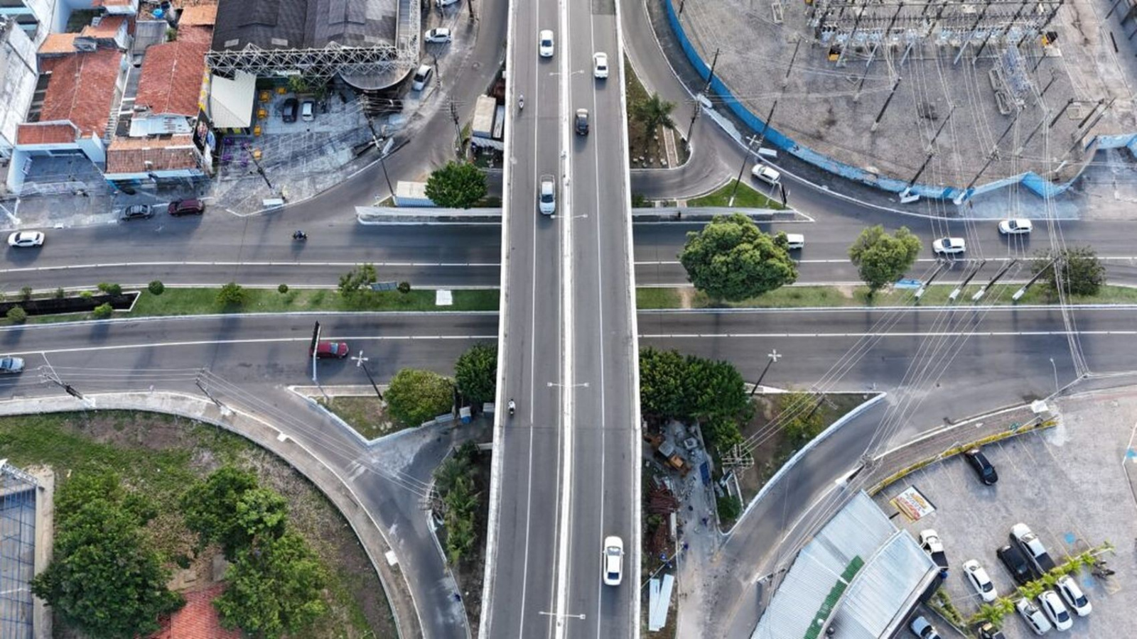 Retorno sob viaduto da Francisco Porto reabre ao tráfego em Aracaju