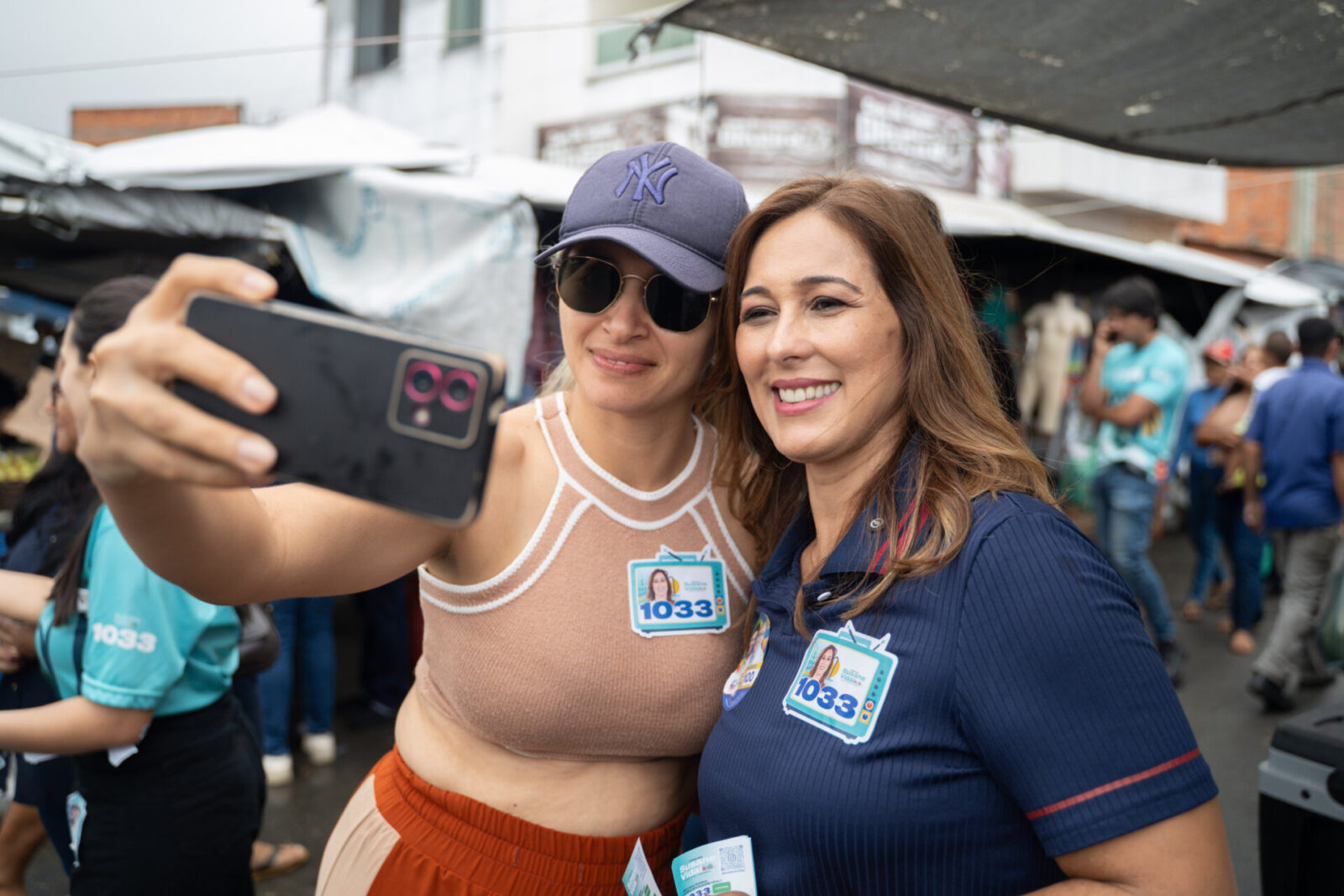 Candidata a deputada federal, Susane Vidal percorre feira da Glória