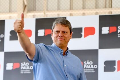 Apoio de Tarcísio de Freitas reforça candidatura de Eduardo Amorim ao Senado