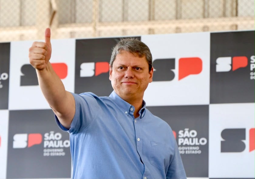 Apoio de Tarcísio de Freitas reforça candidatura de Eduardo Amorim ao Senado