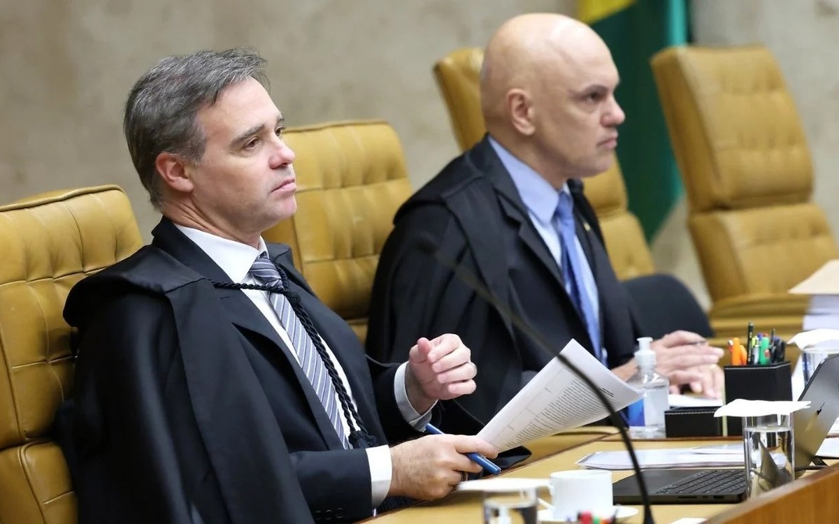 Os ministros Alexandre de Moraes e André Mendonça