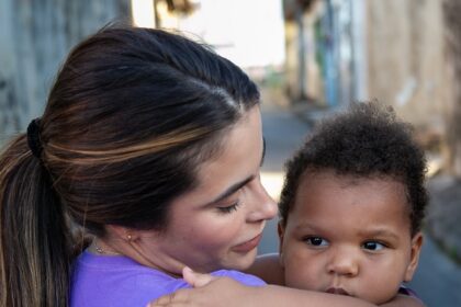 Yandra Moura apresenta Estatuto das Mães Atípicas e Solo em caminhada