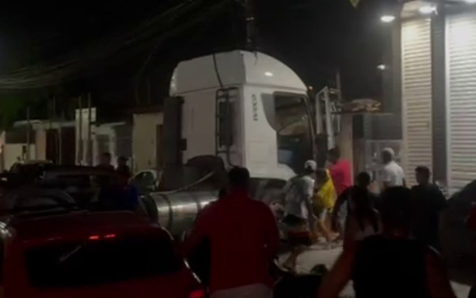 Caminhoneiro é baleado enquanto dirigia no Parque dos Faróis