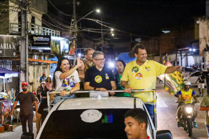 Apoiadores acompanham a carreata de Cláudio Mitidieri no 18 do Forte