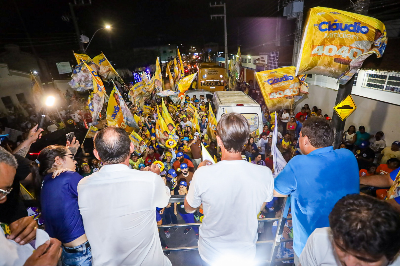 Apoiadores acompanham Cláudio Mitidieri no Centro Histórico