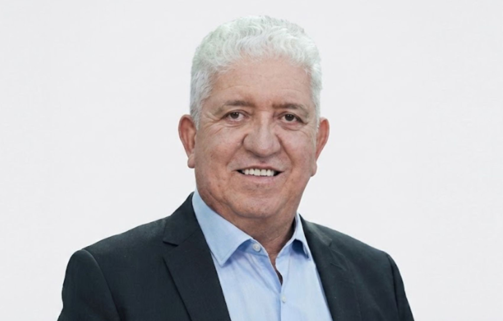 Emanuel Cacho desiste da disputa e confirma apoio a Valmir