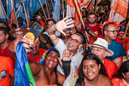 Apoiadores durante o Fogaréu, em Itabaiana
