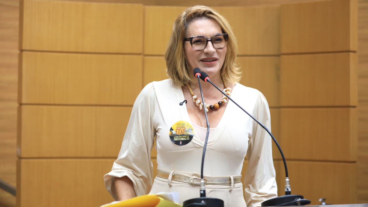 Linda Brasil cobra reforma e reabertura do Memorial da Bandeira em Aracaju