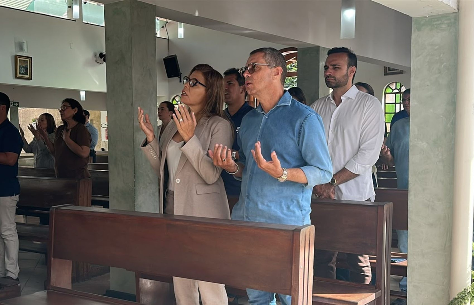 Reeleito, Fábio participa de missa em Aracaju e promete manter obras