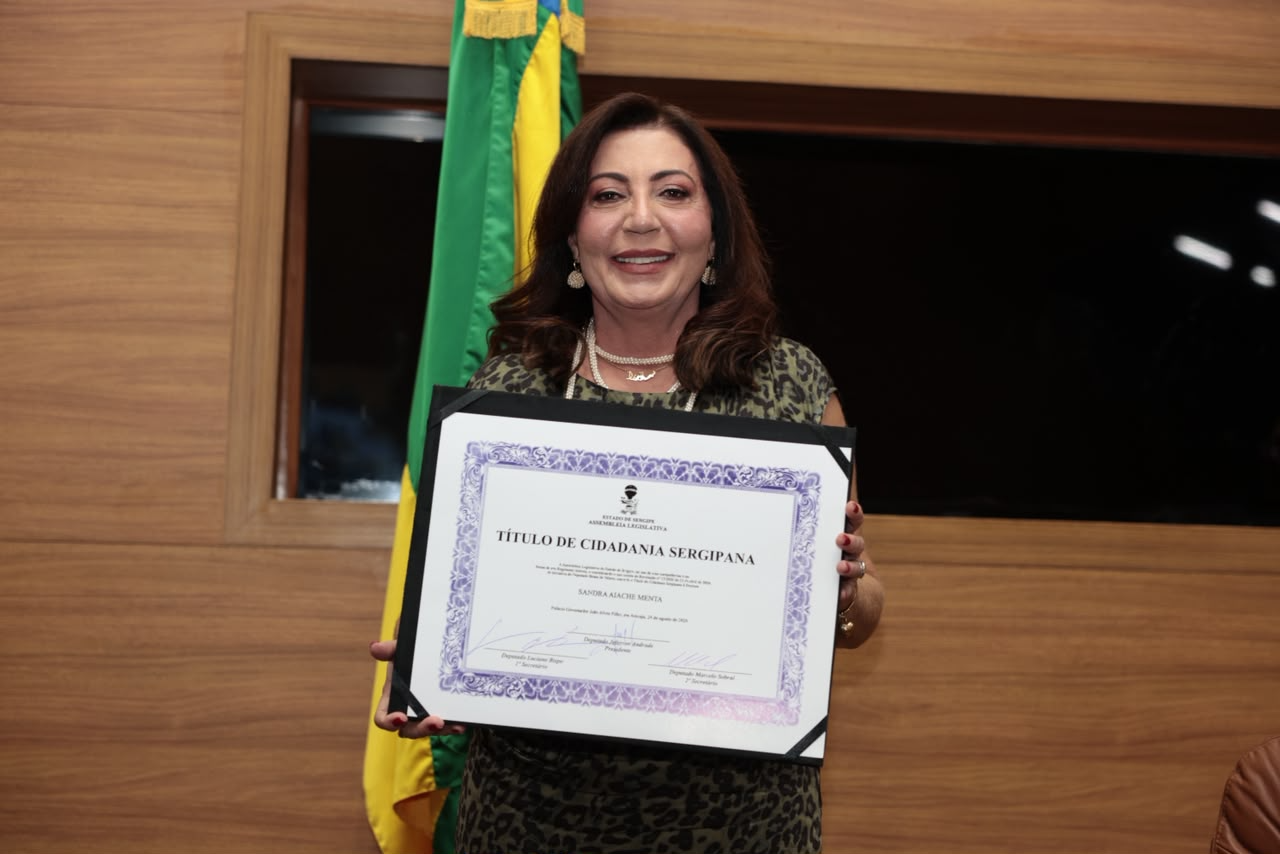 Sandra Aiache Menta recebe Título de Cidadania Sergipana